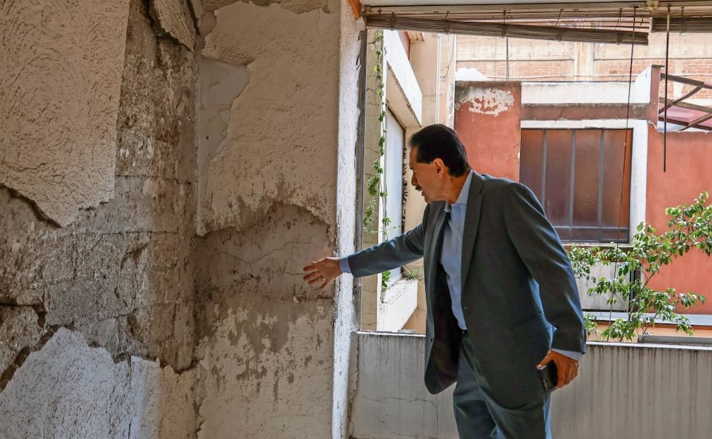 El edificio de Aguascalientes 12 tiene daño estructural y hay riesgo de colapso. Vecinos piden su reconstrucción, otros están por la rehabilitación. Foto: Karla Guerrero