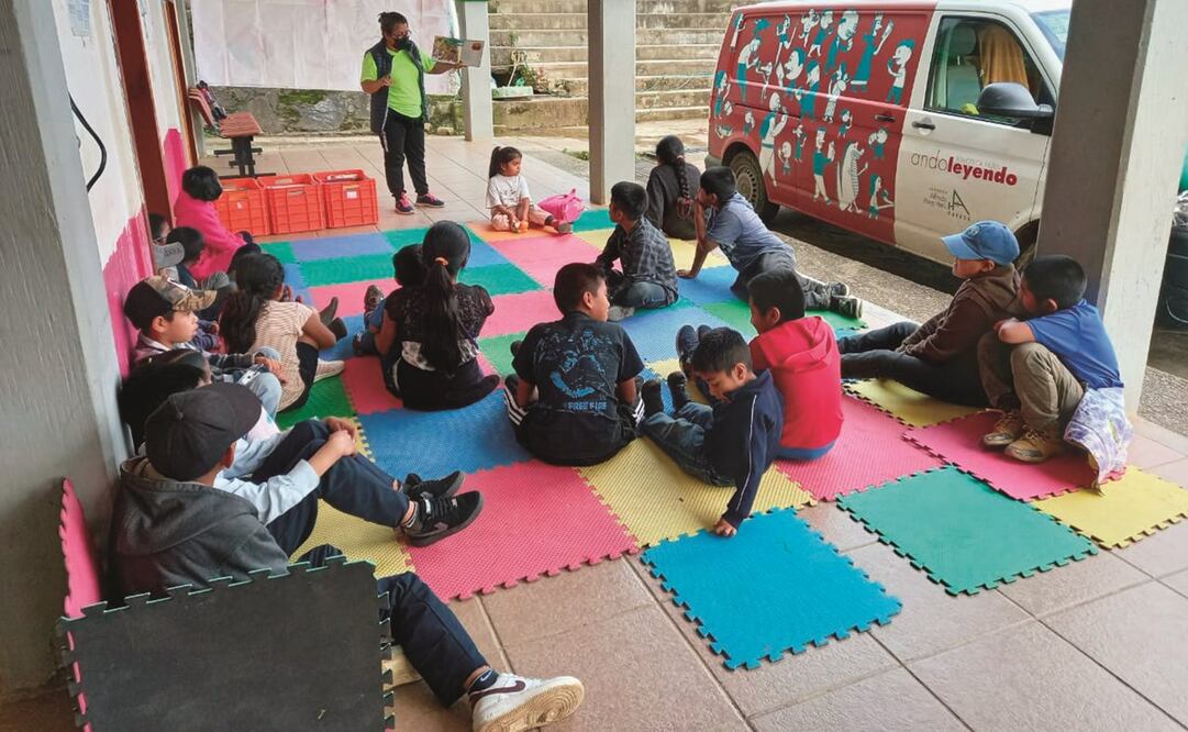 En cada biblioteca móvil va una pareja de promotores debidamente capacitados.