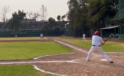 AMLO presume juego de beisbol con su secretario de la Defensa: "no lucimos mal"