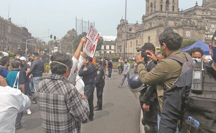 Chocan en el Zócalo Frenaaa y simpatizantes del Ejecutivo