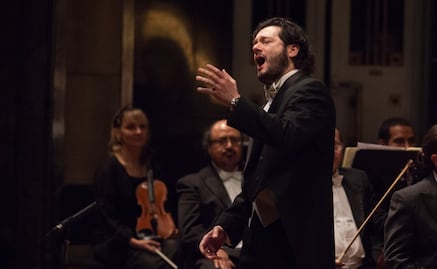 Tenor mexicano Arturo Chacón triunfa en Italia