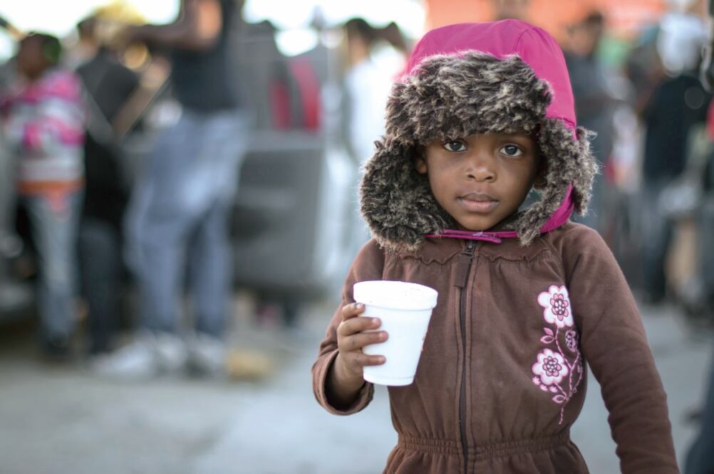 El DIF atiende a los menores migrantes con la donación de ropa, cobijas y ropa interior, además de su alimentación, informó la Secretaría de Gobernación (ARCHIVO. EL UNIVERSAL)