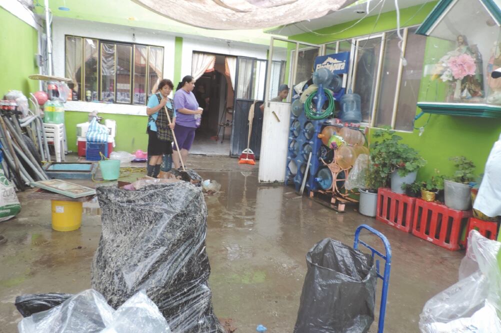 Protección Civil municipal informó que en 115 casas el agua alcanzó más de 20 centímetros de altura en el interior, afectando a 500 personas. Foto: JUAN MANUEL BARRERA. EL UNIVERSAL