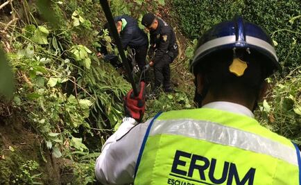 Rescatan a 5 jóvenes en barranca de Chapultepec