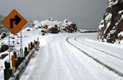 Reabren circulación en La Rumorosa tras nevada