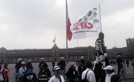 CNTE ingresa a Zócalo; granaderos resguardan