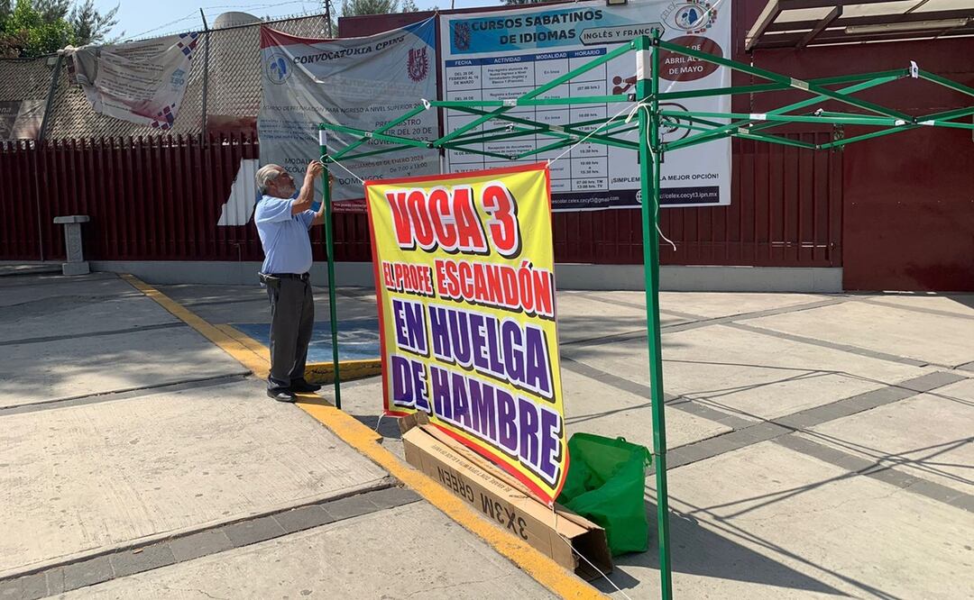 Profesor del IPN Vocacional 3 inicia huelga de hambre exige sea reinstalado en los grupos que imparte materias. Foto: Especial