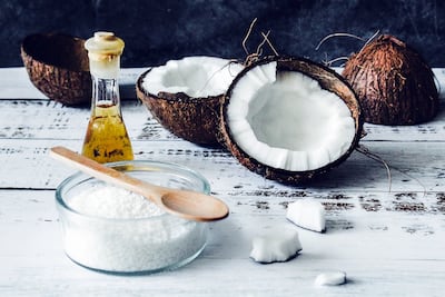 Despídete del pelo seco con estas mascarillas de coco