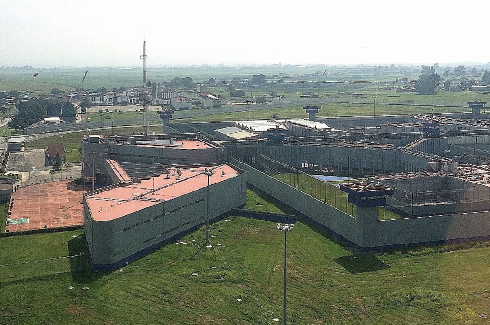 Vista aérea del penal de El Altiplano (Centro Federal de Readaptación Social Número 1) durante un reciente sobrevuelo que se realizó para observar sus instalaciones, tras la fuga de Joaquín El Chapo Guzmán Loera el sábado pasado (JORGE RAMOS)