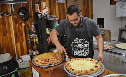 Jóvenes crean la “pizza rosca” en Toluca