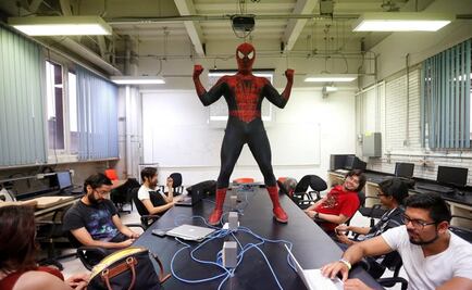 Mexican "Spider-Man" weaves web of knowledge for science students
