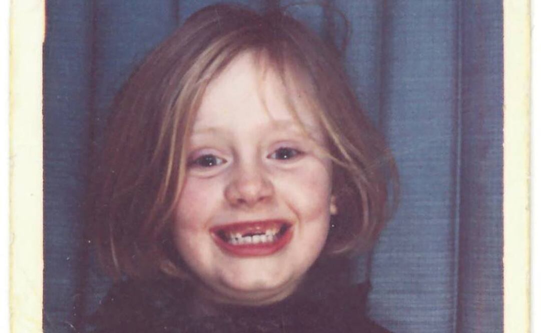 La cantante eligió una fotografía de su infancia para ilustrar la portada de este single. FOTO: Facebook/Adele.