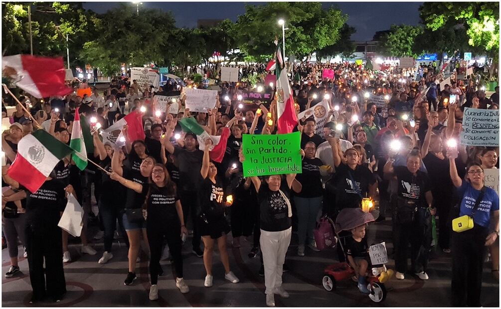 Poder Judicial de Quintana Roo se manifiesta en calles de Cancún, por primera vez en su historia. Foto: Adriana Varillas / EL UNIVERSAL