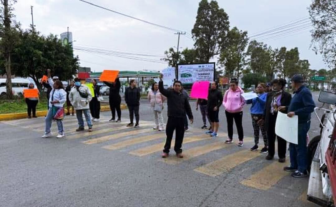 Vecinos de Ejidos de San Miguel en Atizapán de Zaragoza, protestan por falta de agua; llevan 15 días sin suministro. Foto: Especial