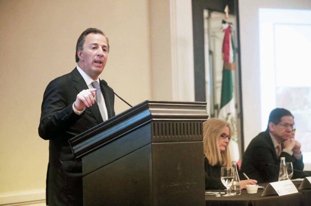 El secretario de Desarrollo Social, José Antonio Meade, firmó ayer un convenio de colaboración con la Cámara Internacional de Comercio (ALEJANDRA LEYVA. EL UNIVERSAL)