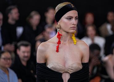 El surrealismo de Schiaparelli da inicio a la semana de Alta Costura