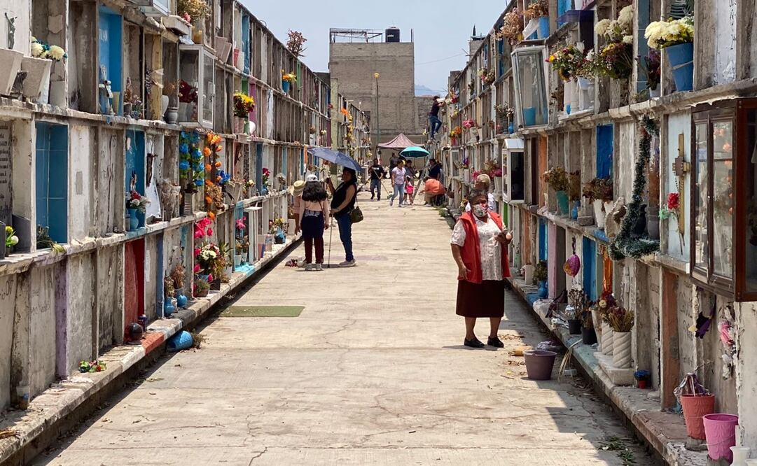 "Señora, Señora" y "Amor Eterno" fueron algunas de las canciones entonadas para recordar a las madres de Neza fallecidas. Foto: Especial