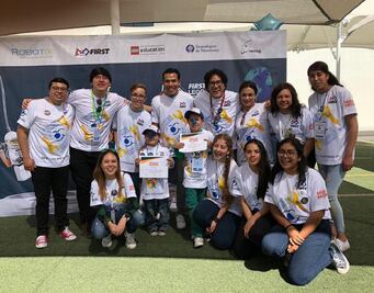 Niños con cáncer participan en concurso de robótica