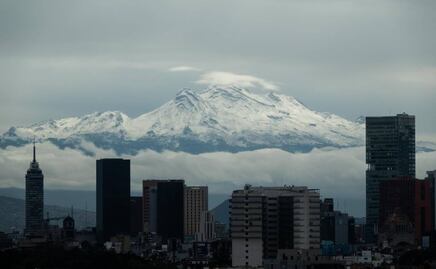 FOTOS y VIDEOS: Las impresionantes imágenes de los volcanes cubiertos de nieve que custodian a la CDMX