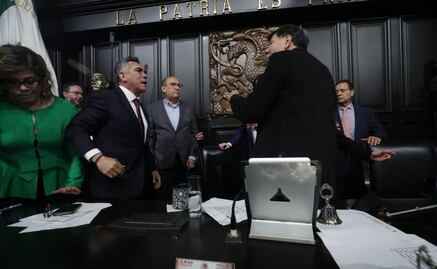Alito Moreno lo jala y Noroña intenta zafarse; ve aquí en cámara lenta quién inició la trifulca del Senado