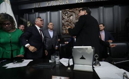 Alito Moreno lo jala y Noroña intenta zafarse; ve aquí en cámara lenta quién inició la trifulca del Senado