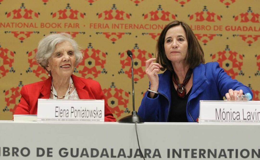 Las escritoras mexicanas Elena Poniatowska y Mónica Lavín durante el homenaje a la escritora, poeta, periodista y dramaturga mexicana Elena Garro. FOTO: EFE/Ulises Ruiz Basurto.