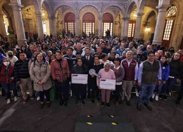 Martí Batres entrega más de 200 apoyos a familias afectadas por el sismo de 2017