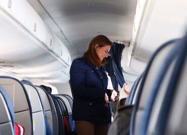 Recaba Margarita Zavala firmas por candidatura hasta en el avión