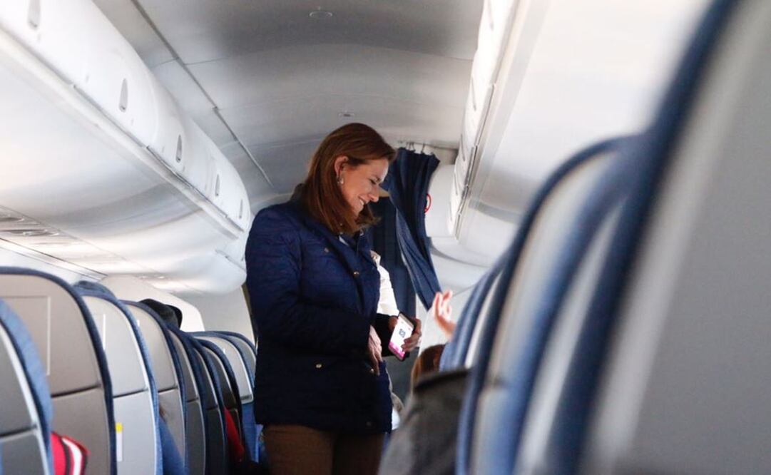 Recaba Margarita Zavala firmas por candidatura hasta en el avión