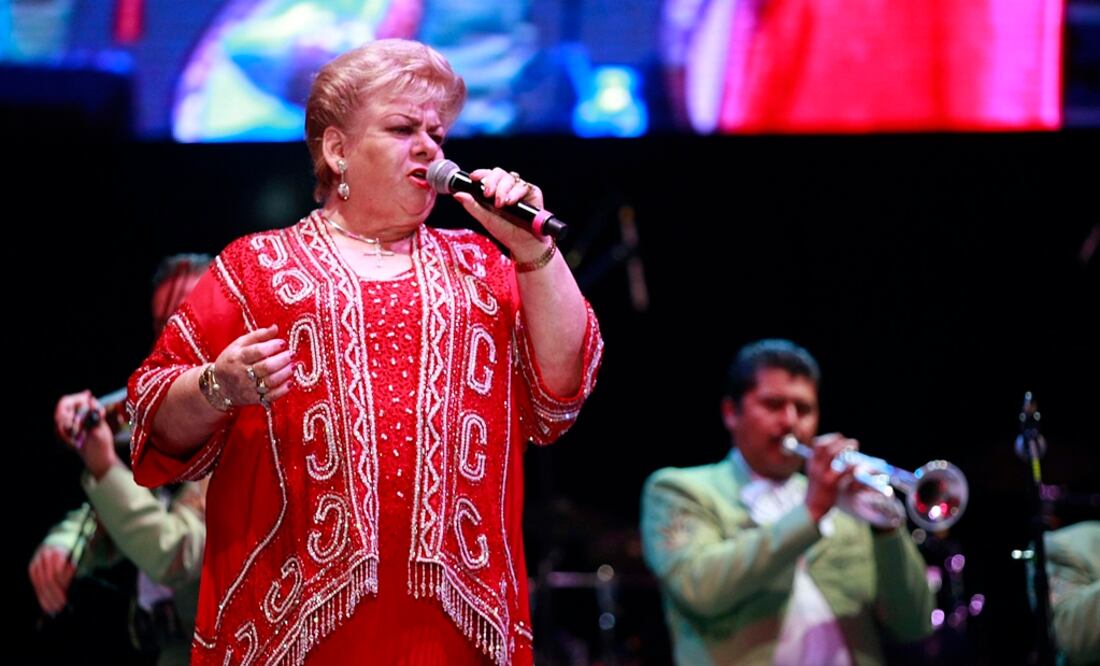 Paquita la del Barrio interpreta temas como "Rata de dos patas" y "Me saludas a la tuya", de Manuel Toscano. Foto: Archivo EL UNIVERSAL