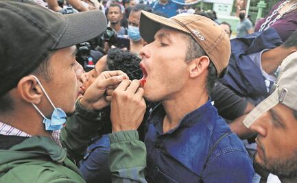 Migrantes se suturan los labios; piden ayuda a AMLO