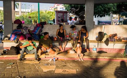 Iglesia cristiana ayuda con autobuses a la caravana migrante