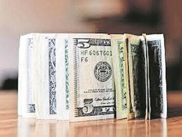 Dólar cierra semana debajo de los 24 pesos, en las 23.84 unidades