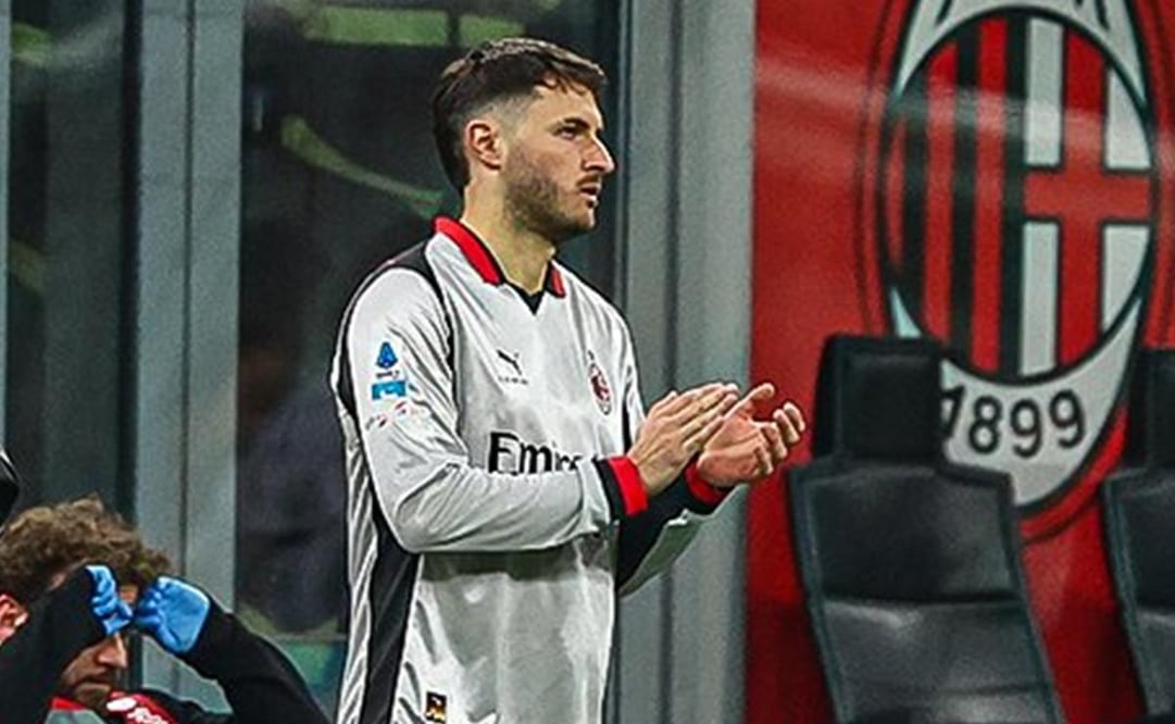 Santiago Giménez vive sus primeros minutos con el AC Milan en 2026 / Foto: @acmilan en X