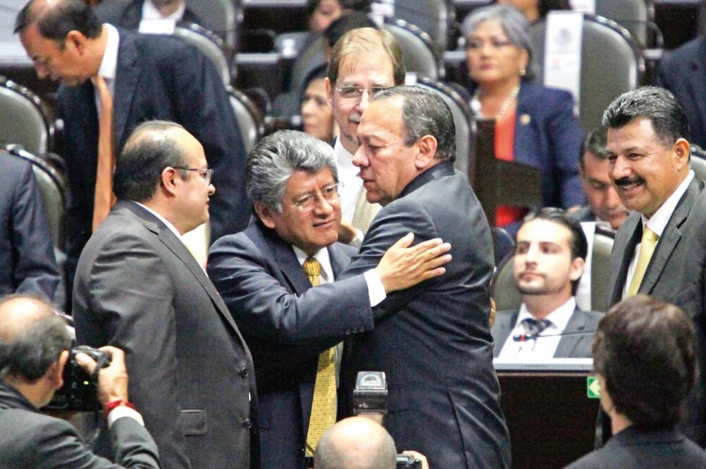 El perredista Jesús Zambrano fue investido ayer como presidente de la Cámara de Diputados (LUCÍA GODÍNEZ. EL UNIVERSAL)