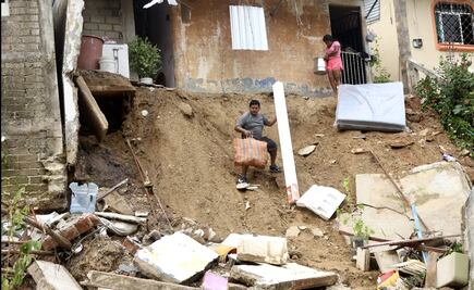 FOTOS: Deslave se tragó sus casas por las intensas lluvias que dejó “John” en Acapulco