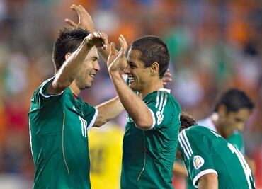 “Chicharito” y Oribe Peralta se lanzan contra Trump