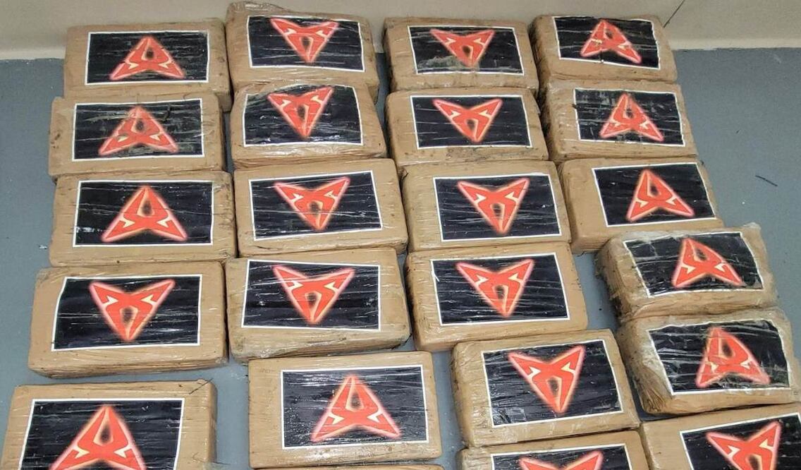 Policía de Ecuador confiscó más de una tonelada de cocaína oculta en un camión en Guayaquil y detuvo a un sospechoso con antecedentes. Imagen ilustrativa. Foto: Archivo