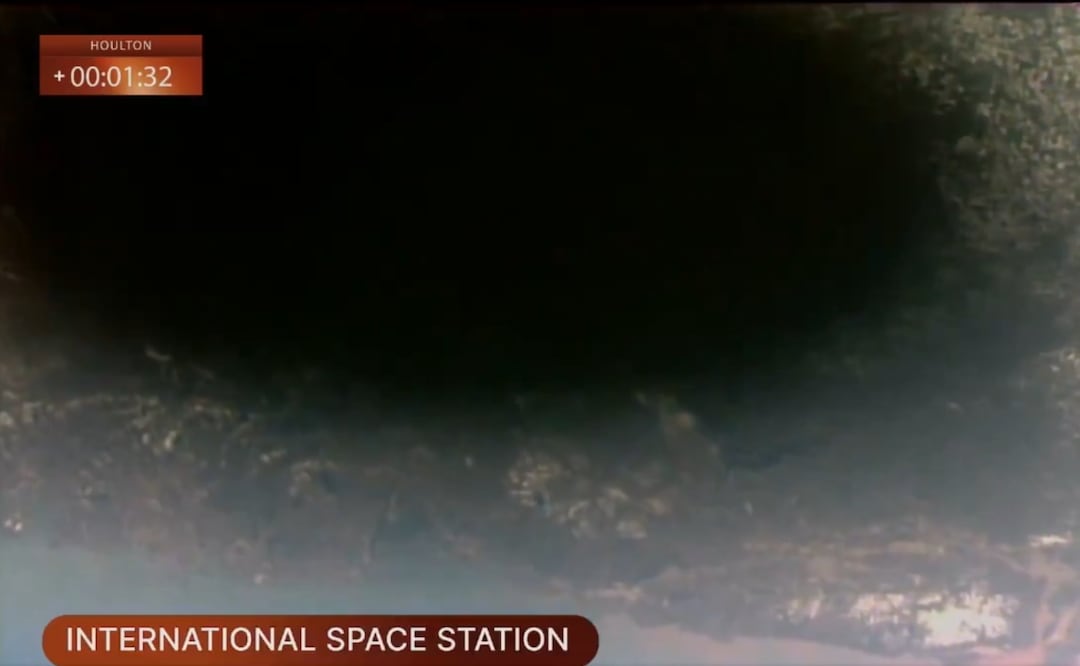 Así se vio el eclipse total solar desde el espacio, de acuerdo a un video publicado por la NASA. Foto: Captura Estación Internacional Espacial (@NASA)