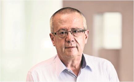 ¿Quién es Carlos Urzúa?