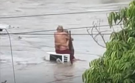 La tragedia en Poza Rica no para; muere Doña Elodia, la mujer que se volvió viral al abrazar a su esposo en medio de la inundación