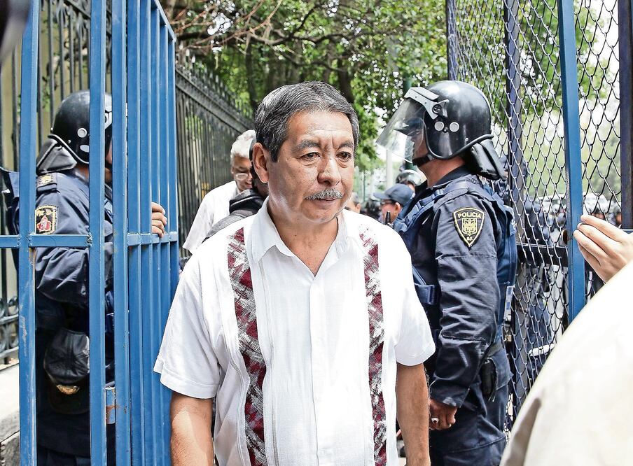 Rubén Núñez, líder de la Sección 22 de la CNTE (foto) y su segundo, Francisco Villalobos, podrían salir de prisión bajo fianza en las próximas horas