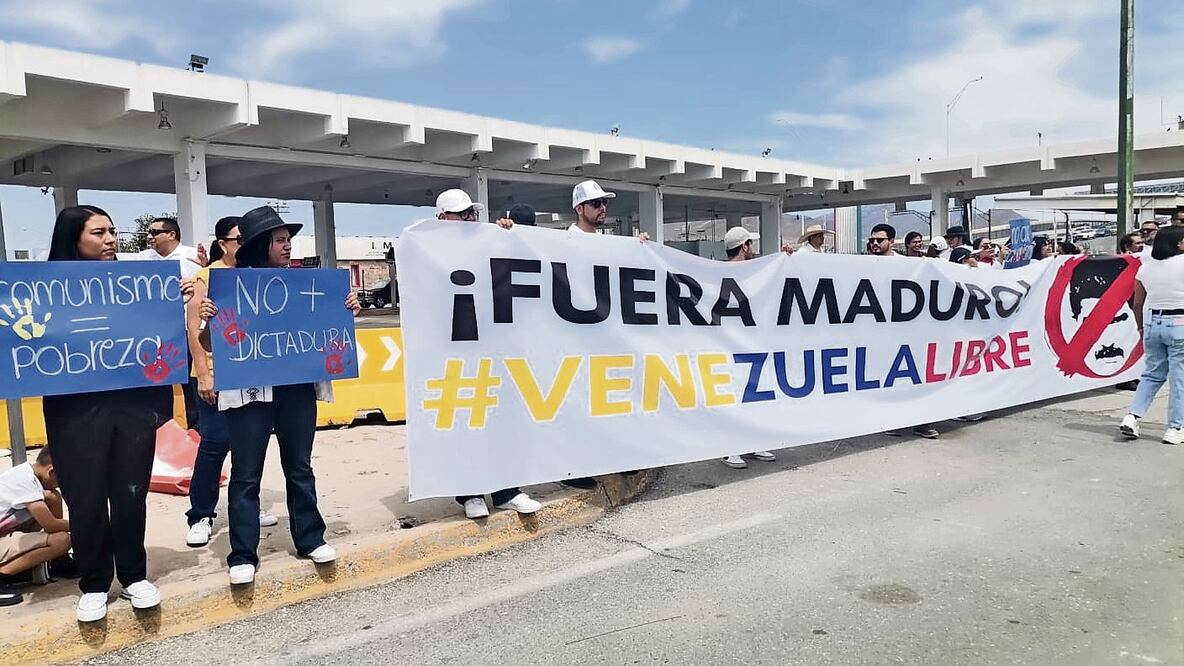 Migrantes de Venezuela se manifestaron en la Plaza de la Mexicanidad y en el Puente Internacional Córdova Américas por la situación en su país. Foto: Especial