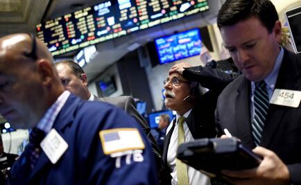Republicanos usan caída de bolsa; critican a Obama