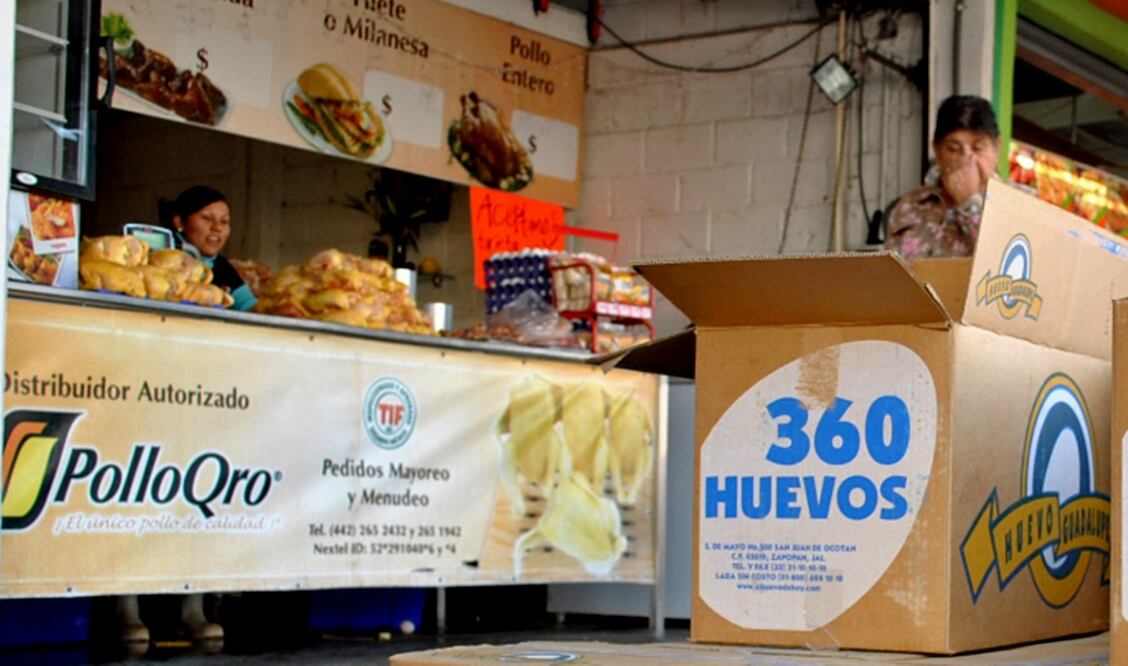 El presidente Andrés Manuel López Obrador aseguró que los brotes de Influenza Aviar de Alta Patogenicidad H5N1 no tienen mucho impacto en la producción de este alimento. Foto: archivo/EL UNIVERSAL