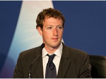 Zuckerberg asume fallas de Facebook, ahora ante el Congreso de EU