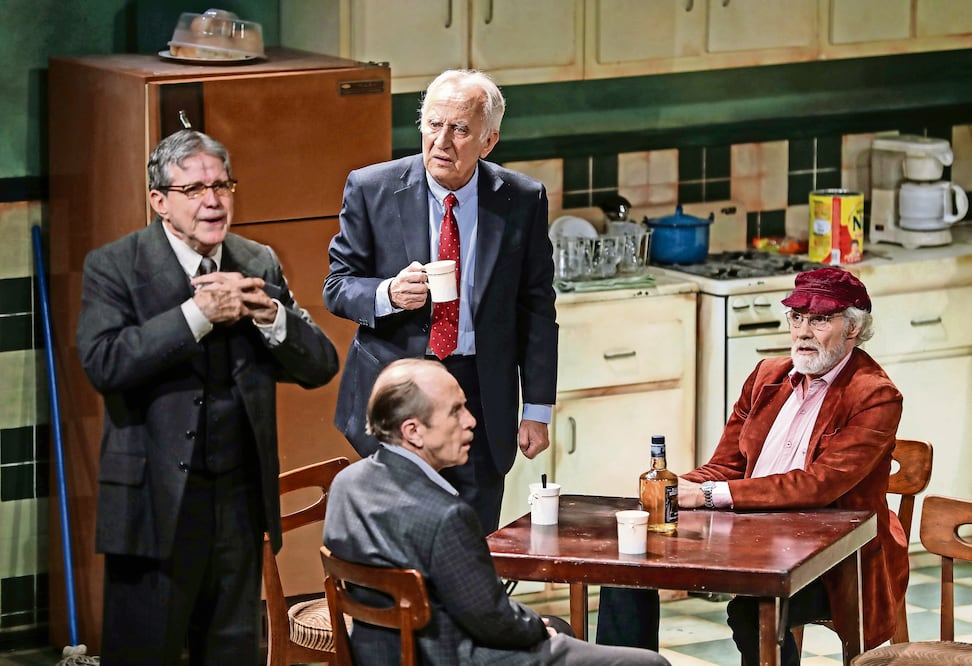 Pato (taza) actúa con Héctor Bonilla, Juan Carlos Colombo y José Alonso. (CARLOS MEJIA. EL UNIVERSAL)