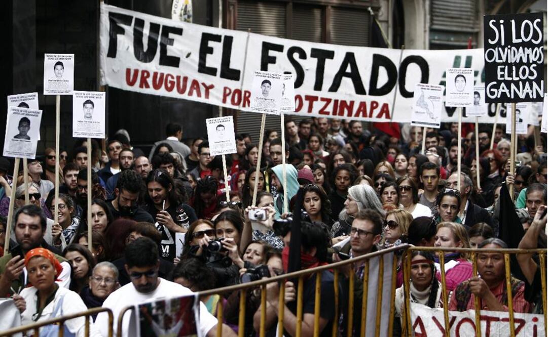 Centenares de personas reclamaron hoy justicia a través de una marcha por el casco histórico de Montevideo (Foto: EFE)