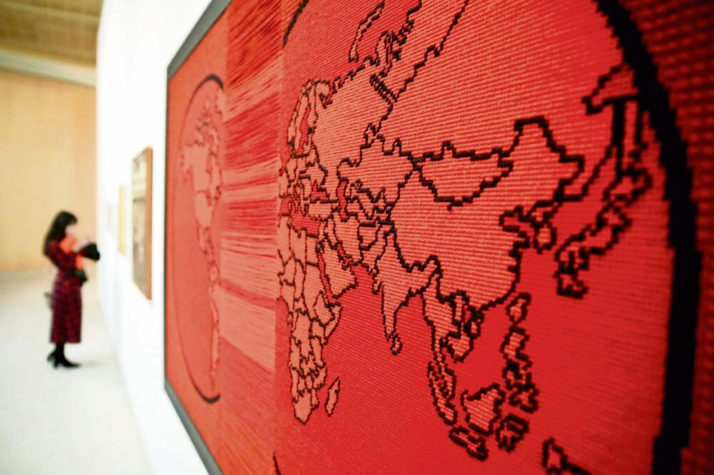 Paralelo a Arco, abren en Madrid exposiciones como la del coleccionista brasileño Luis Paulo Montenegro, en la Fundación Banco Santander. (MARISCAL. EFE)