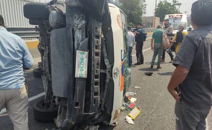 Deja 15 lesionados volcadura de combi en la México-Pachuca